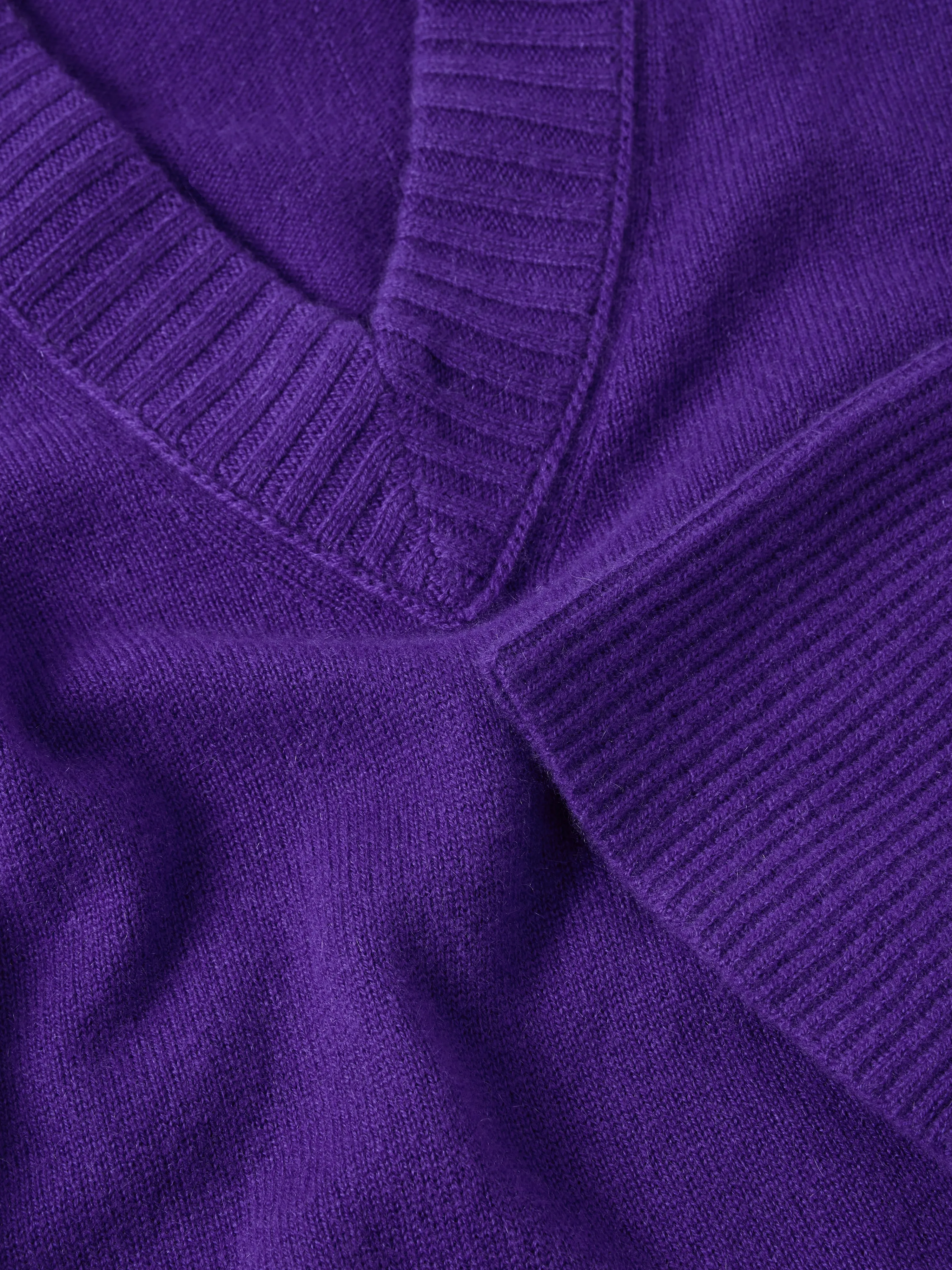 Cloud Cashmere V Neck Jumper | Purple