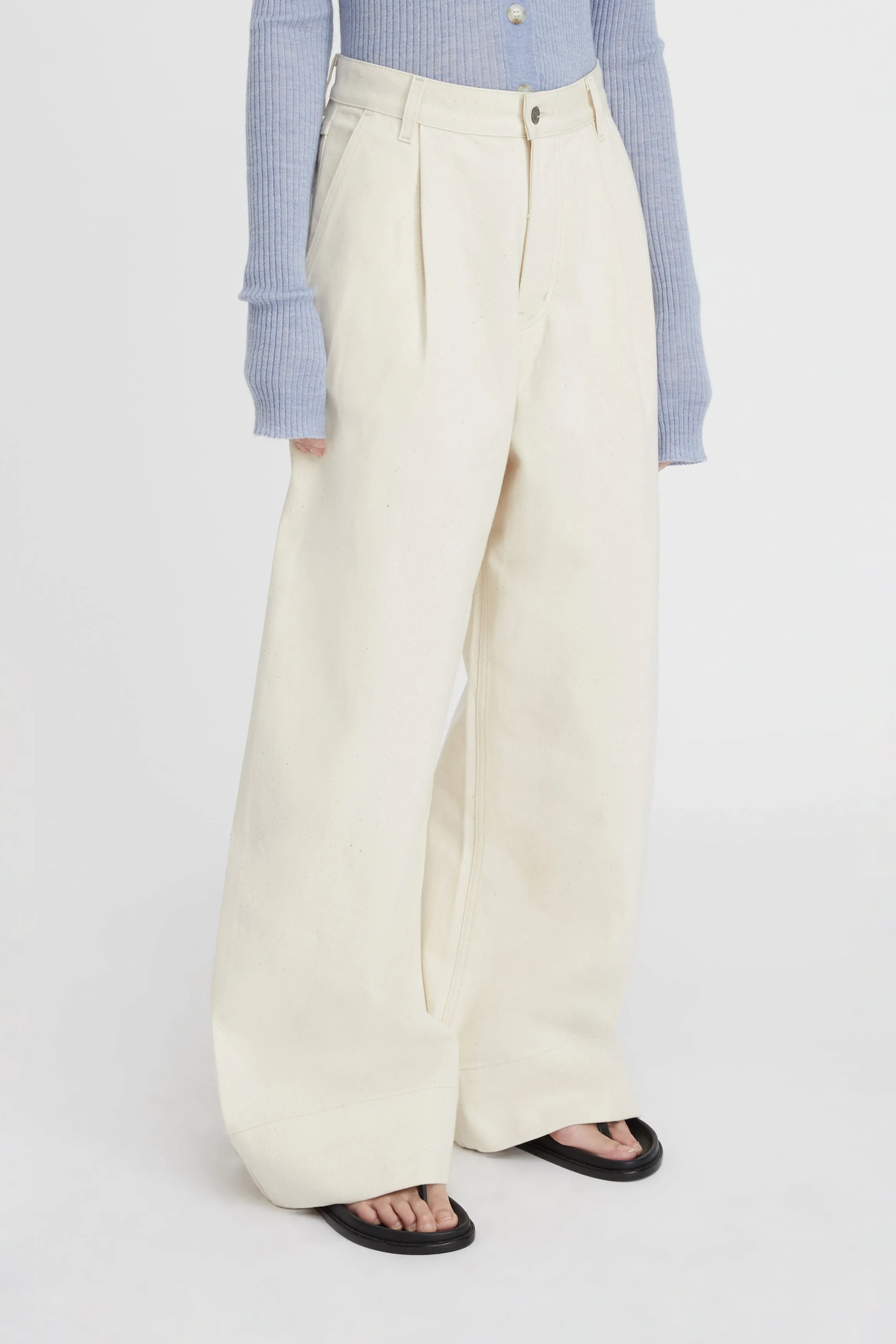 Certainly! Here’s an optimized title for the LM Denim Pleat Pant that includes relevant modifiers:

Stylish LM Denim Pleated Trousers - Modern Fit with Comfortable Stretch for Effortless Chic