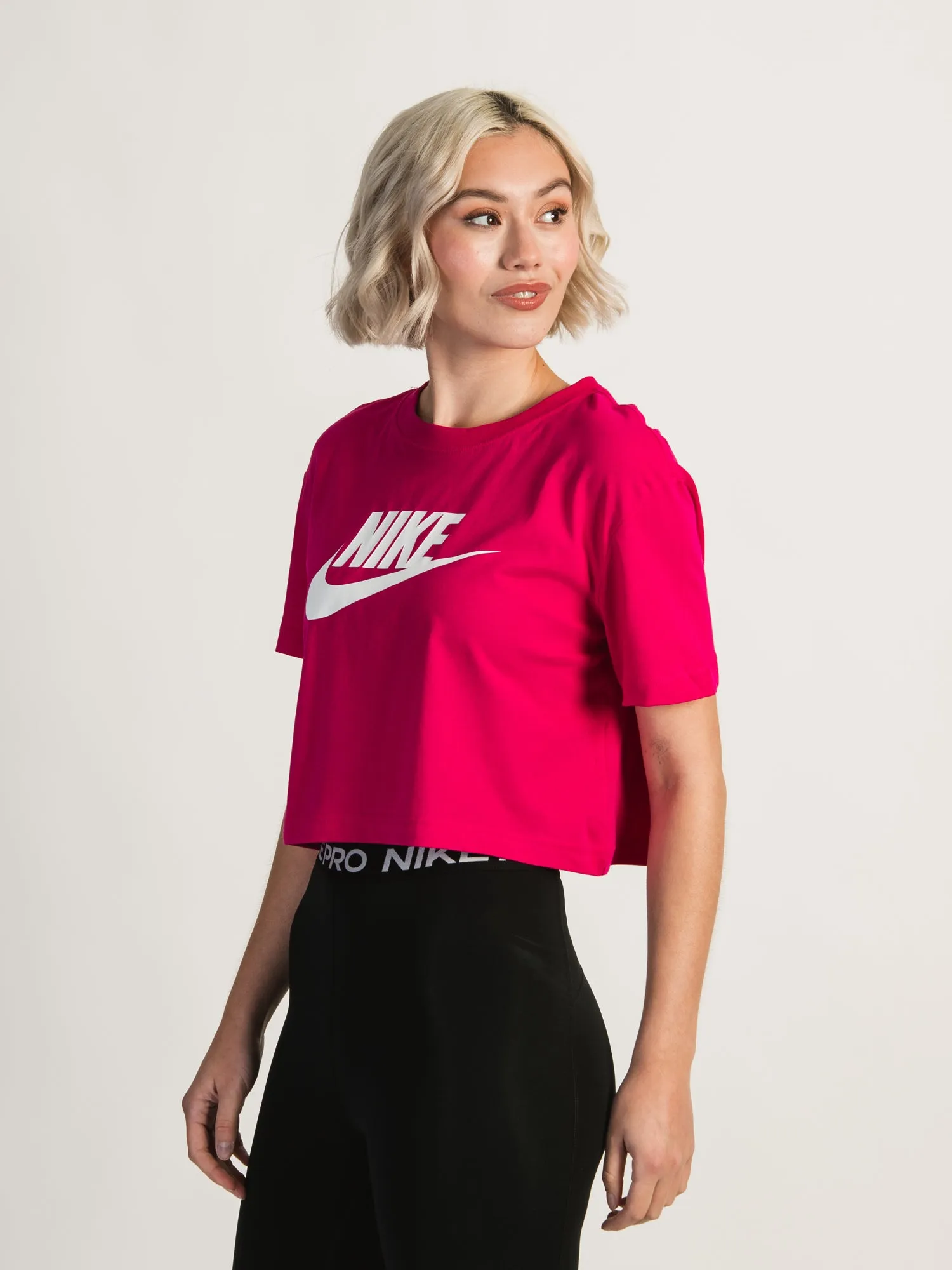 NIKE CROPPED LOGO T-SHIRT